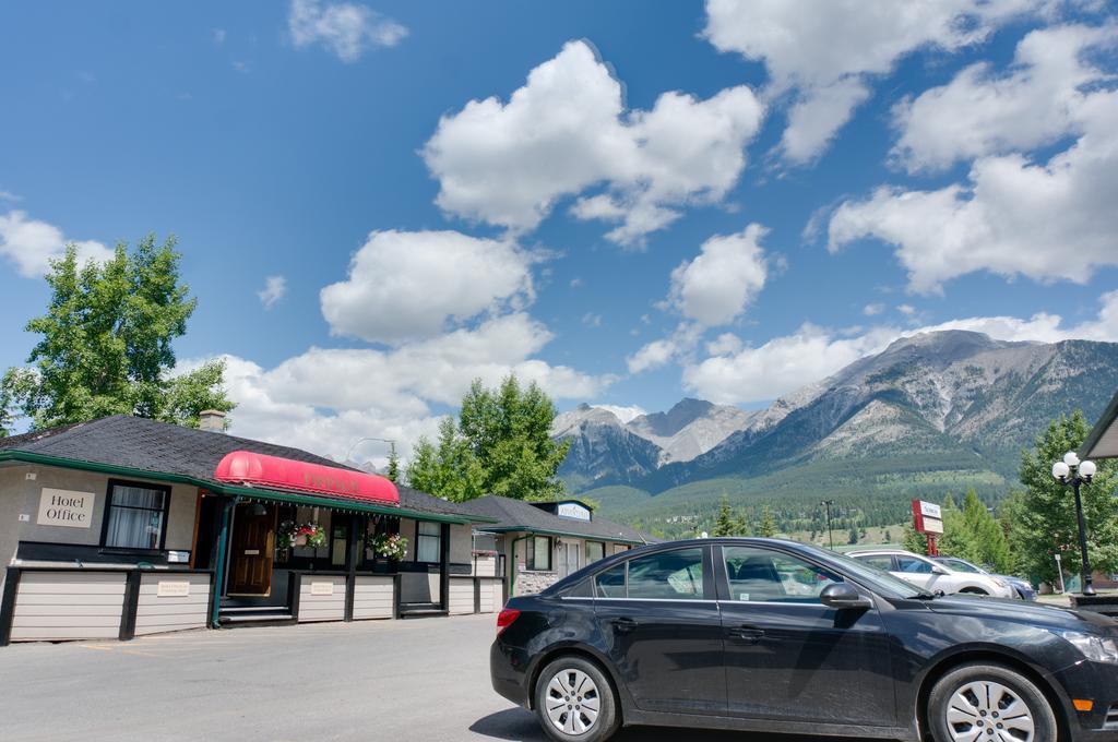 The Drake Inn Canmore Exterior photo